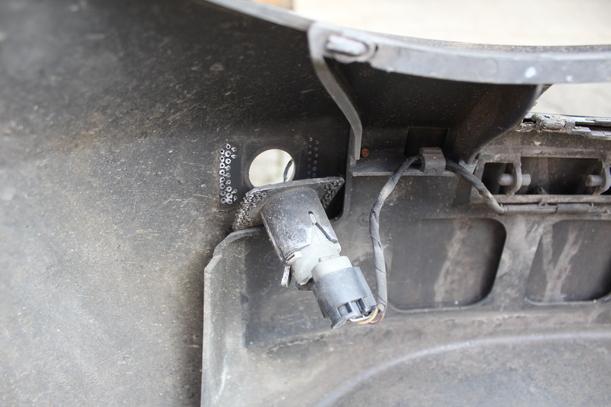 Foto: STOßSTANGE VORN BESCHÄDIGT BASTLER eines BMW 525d Touring Aut. RS