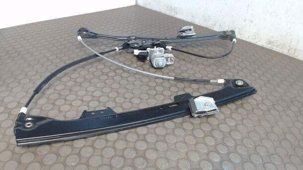 Foto: FENSTERHEBER ELEKTRISCH VORN LINKS eines BMW 525d Touring Aut. LX