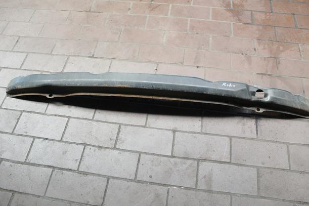 Foto: VERSTÄRKUNG / TRÄGER HINTEN eines BMW 525d Touring Aut. RS