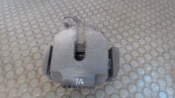 Foto: BREMSSATTEL VORN LINKS eines BMW 525d Touring Aut. TR