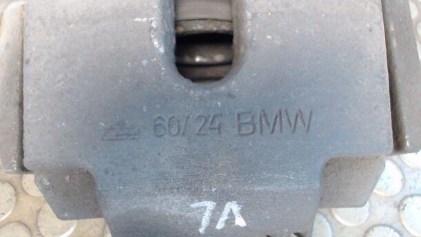 Foto: BREMSSATTEL VORN LINKS eines BMW 525d Touring Aut. TR
