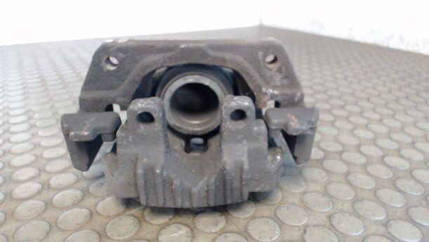Foto: BREMSSATTEL VORN LINKS eines BMW 525d Touring Aut. TR