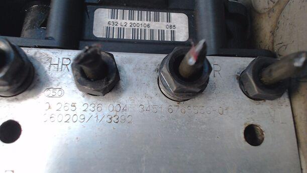 Foto: HAUPTBREMSAGGREGAT ABS eines BMW 525d Touring Aut. TR