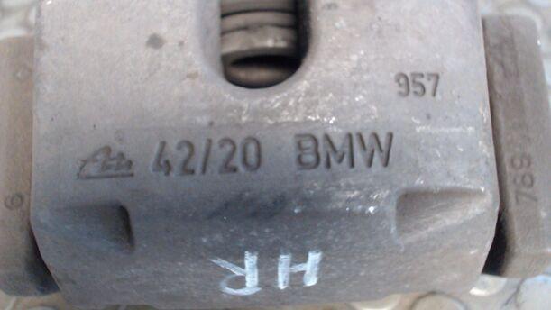 Foto: BREMSSATTEL HINTEN RECHTS eines BMW 525d Touring Aut. TR
