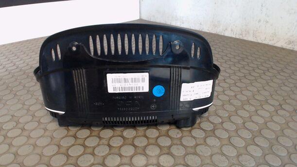 Foto: TACHOEINHEIT / KOMBIINSTRUMENT eines BMW 525d Touring Aut. LX