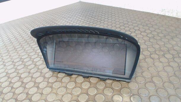 Foto: BORDMONITOR 8,8" DISPLAY NAVI PROFESSIONAL eines BMW 525d Touring Aut. LX
