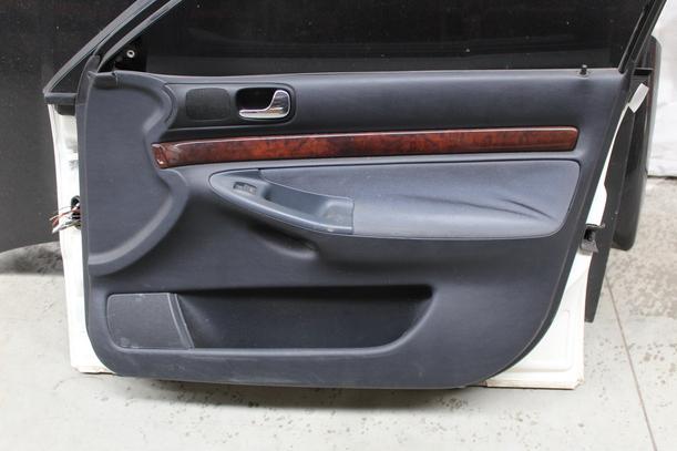 Foto: TÜR VORN RECHTS eines Audi A4 1.6