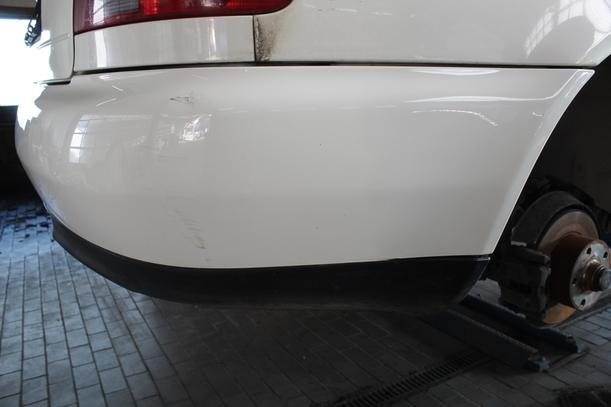 Foto: STOSSFÄNGER / STOSSSTANGE HINTEN eines Audi A4 1.6