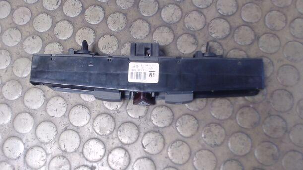 Foto: WARNBLINKSCHALTER eines Opel Astra 1.7 CDTI Caravan DPF LX