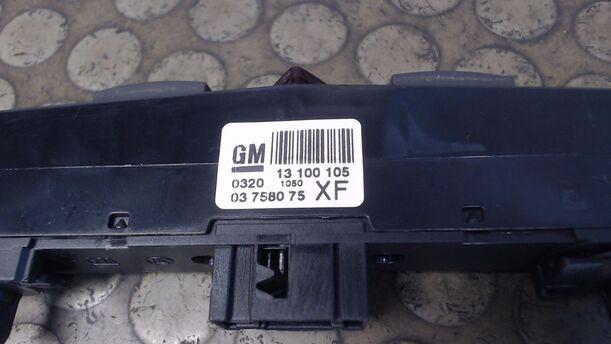 Foto: WARNBLINKSCHALTER eines Opel Astra 1.7 CDTI Caravan DPF LX