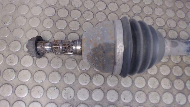 Foto: ANTRIEBSWELLE LINKS eines Opel Astra 1.7 CDTI Caravan DPF LX