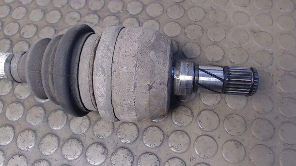 Foto: ANTRIEBSWELLE LINKS eines Opel Astra 1.7 CDTI Caravan DPF LX
