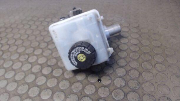 Foto: HAUPTBREMSZYLINDER eines Opel Astra 1.7 CDTI Caravan DPF LX