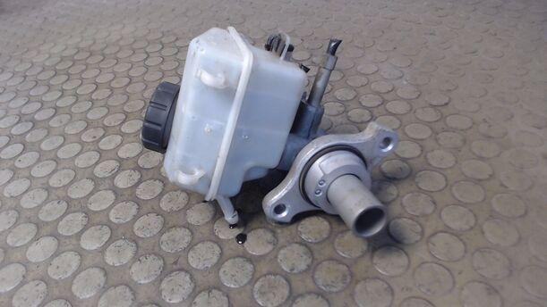 Foto: HAUPTBREMSZYLINDER eines Opel Astra 1.7 CDTI Caravan DPF LX