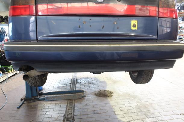 Foto: STOSSFÄNGER/STOßSTANGE HINTEN eines Saab 9000 2.0 Turbo TR