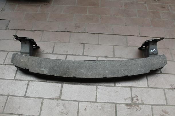 Foto: VERSTÄRKUNG VORN eines VW Touran 1.9 TDI