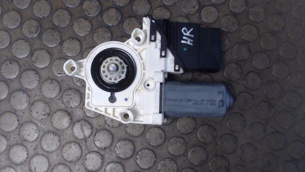 Foto: FENSTERHEBERMOTOR HINTEN RECHTS eines VW Touran 1.9 TDI