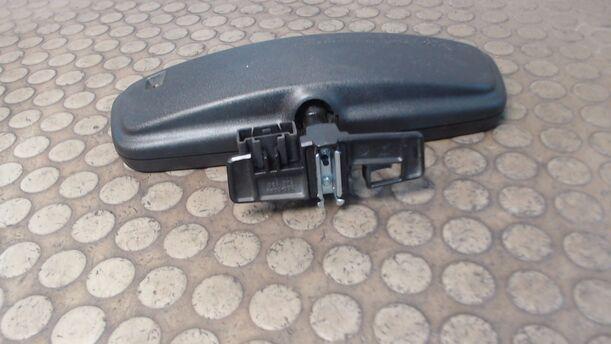 Foto: INNENSPIEGEL AUTOMATISCH ABBLENDBAR eines Opel Astra 1.6 Caravan Easytronic Stella