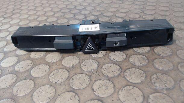 Foto: WARNBLINKSCHALTER eines Opel Astra 1.6 Caravan Easytronic Stella