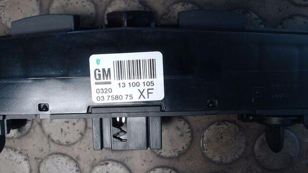 Foto: WARNBLINKSCHALTER eines Opel Astra 1.6 Caravan Easytronic Stella