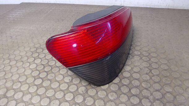 Foto: HECKLEUCHTE / RÜCKLEUCHTE LINKS eines Peugeot 306 DT TR
