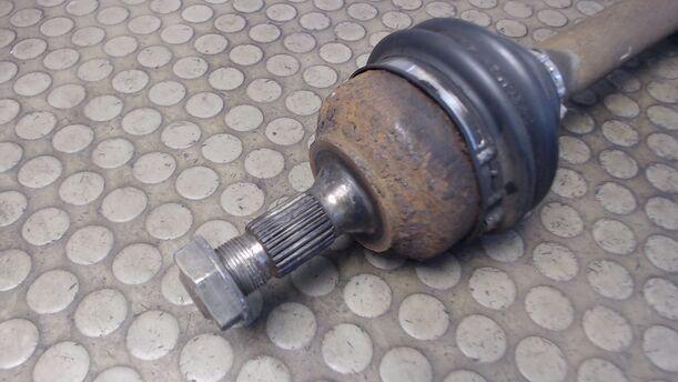 Foto: ANTRIEBSWELLE LINKS eines Peugeot 306 DT TR