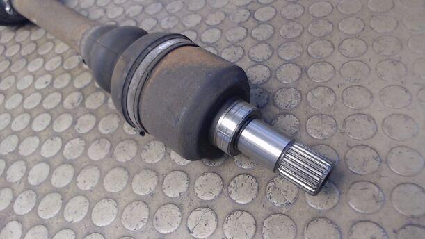 Foto: ANTRIEBSWELLE LINKS eines Peugeot 306 DT TR