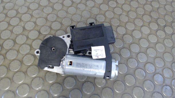 Foto: MOTOR SCHIEBEDACH eines BMW 525d touring Stella
