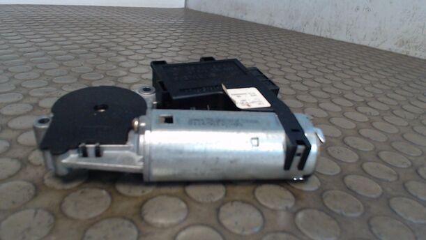 Foto: MOTOR SCHIEBEDACH eines BMW 525d touring Stella