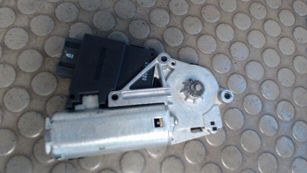 Foto: MOTOR SCHIEBEDACH eines BMW 525d touring Stella