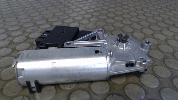 Foto: MOTOR SCHIEBEDACH eines BMW 525d touring Stella
