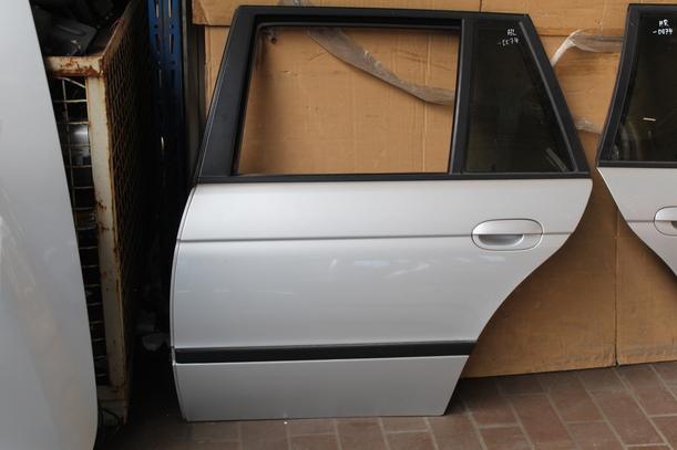 Foto: TÜR HINTEN LINKS eines BMW 525d touring Stella