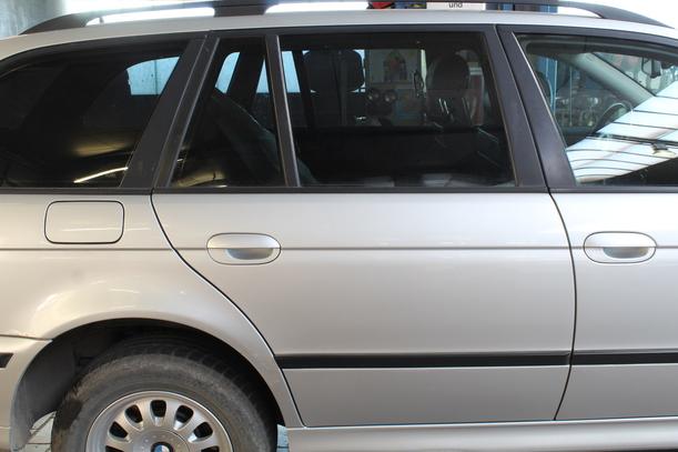 Foto: TÜR HINTEN RECHTS eines BMW 525d touring Stella