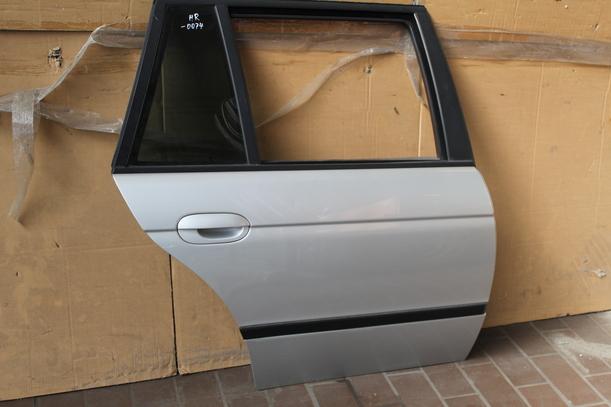 Foto: TÜR HINTEN RECHTS eines BMW 525d touring Stella