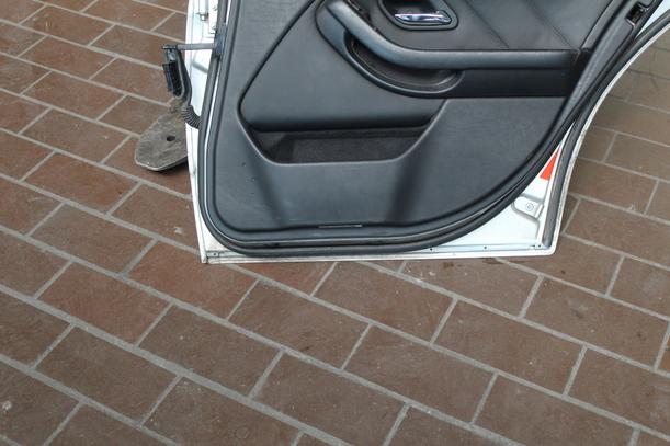 Foto: TÜR HINTEN RECHTS eines BMW 525d touring Stella