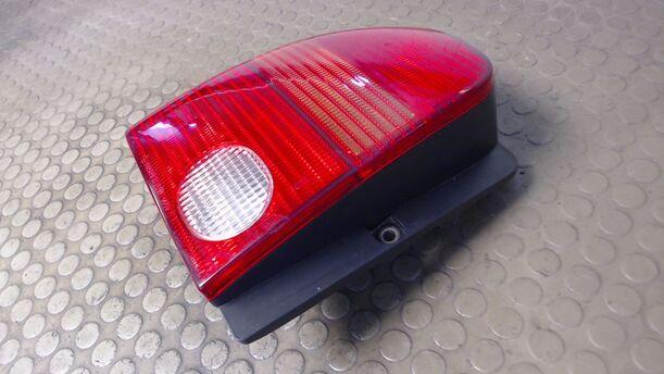 Foto: HECKLEUCHTE LINKS eines Seat Arosa 1.4 MPI Comfort