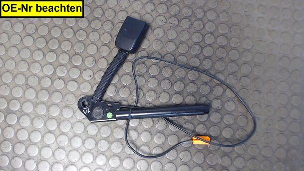 Foto: GURTSTRAFFER VORNE LINKS eines Ford Focus Turnier TDCi