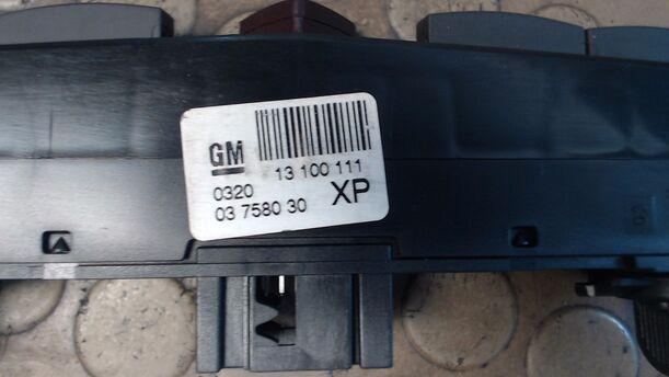 Foto: WARNBLINKSCHALTER eines Opel Astra 1.9 CDTI Caravan