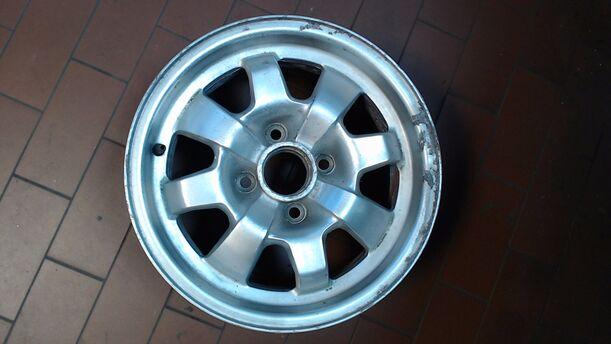 Foto: ALUFELGE 6X14 eines PORSCHE 924 2,0