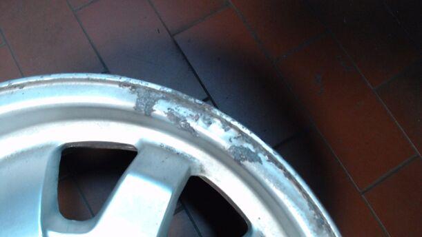 Foto: ALUFELGE 6X14 eines PORSCHE 924 2,0