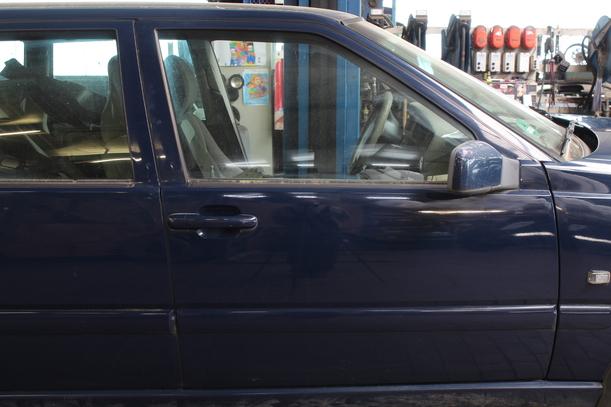 Foto: TÜR VORN RECHTS eines Volvo V70 2.4