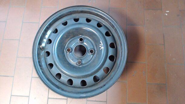 Foto: STAHLFELGE 5,5X14 ET37 eines Volvo 460 2.0i Stella
