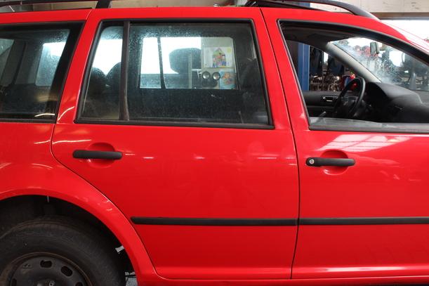 Foto: TÜR HINTEN RECHTS eines VW Golf Variant 1.9 TDI