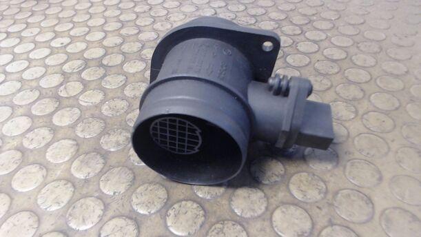 Foto: LUFTMASSENMESSER BOSCH eines VW Golf Variant 1.9 TDI Stella