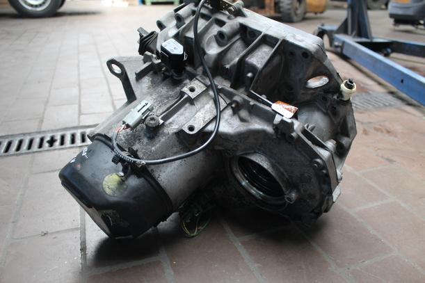 Foto: SCHALTGETRIEBE 5-GANG JB3060 eines Renault R 19 1.8 Conceptline