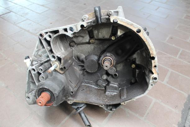 Foto: SCHALTGETRIEBE 5-GANG JB3060 eines Renault R 19 1.8 Conceptline