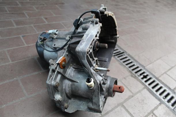 Foto: SCHALTGETRIEBE 5-GANG JB3060 eines Renault R 19 1.8 Conceptline