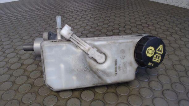 Foto: HAUPTBREMSZYLINDER eines Ford Focus 2.0 16V