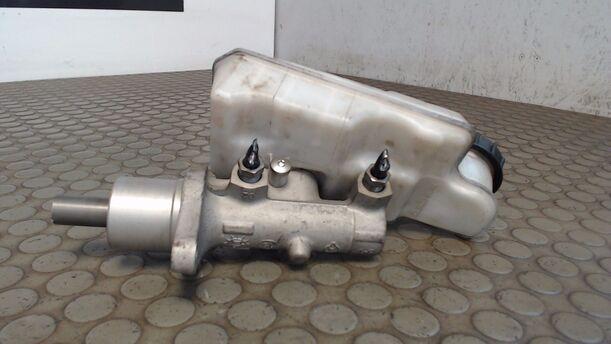 Foto: HAUPTBREMSZYLINDER eines Ford Focus 2.0 16V