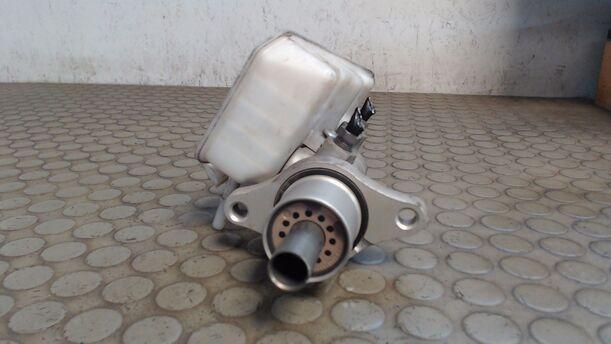 Foto: HAUPTBREMSZYLINDER eines Ford Focus 2.0 16V